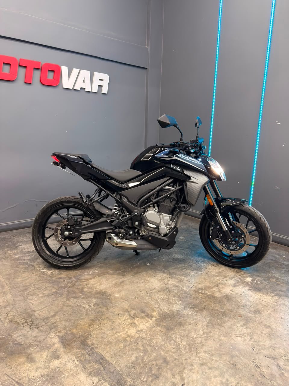 CFMOTO 300NK 2025