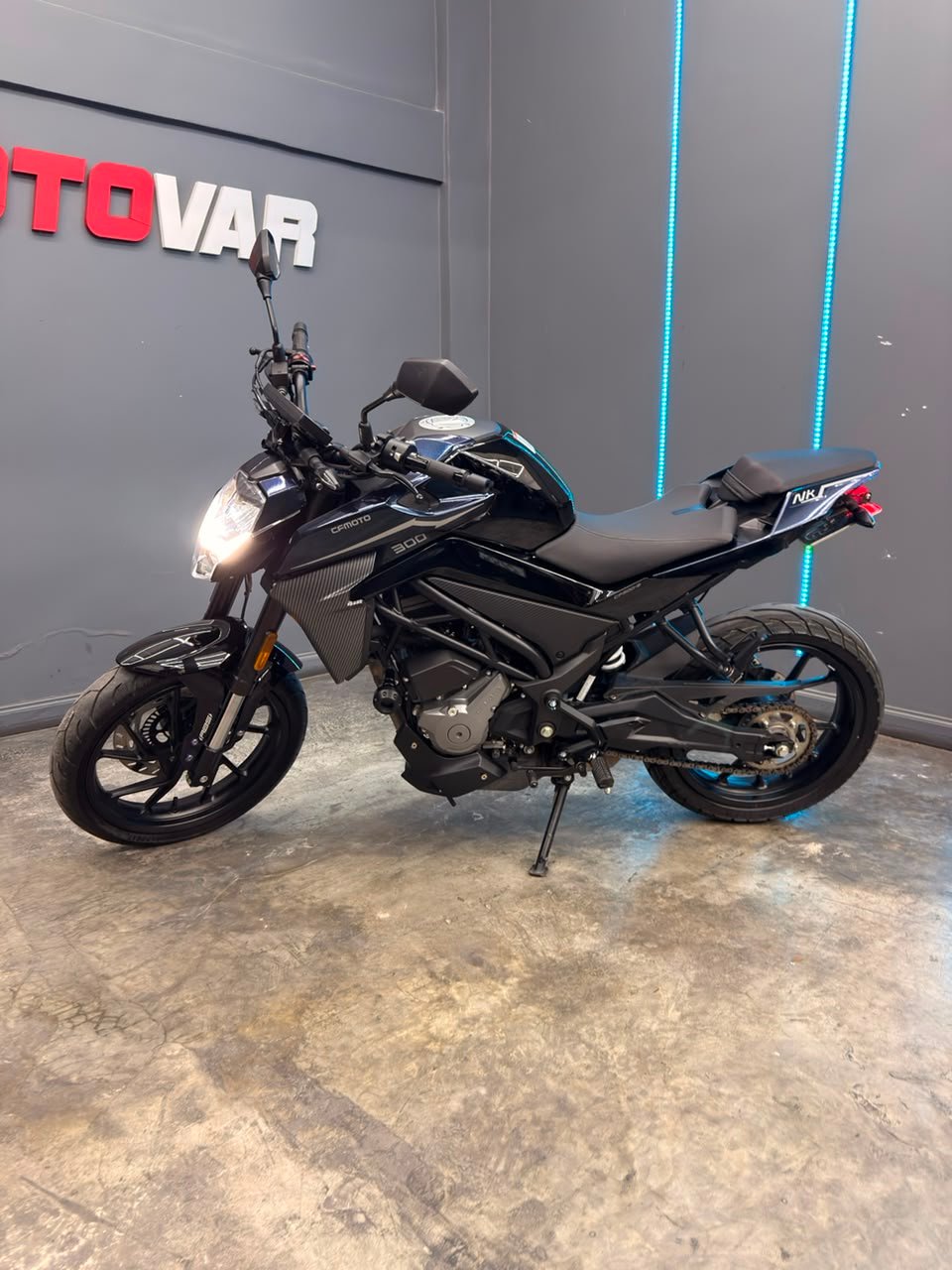 CFMOTO 300NK 2025