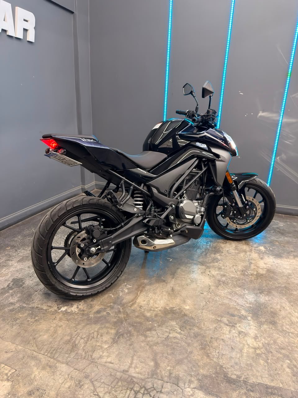 CFMOTO 300NK 2025