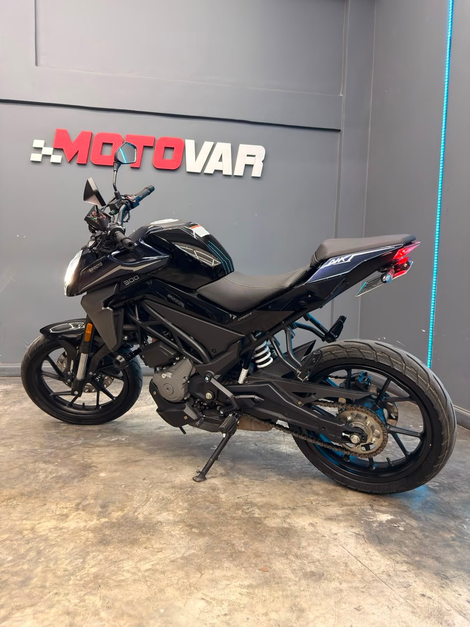 CFMOTO 300NK 2025