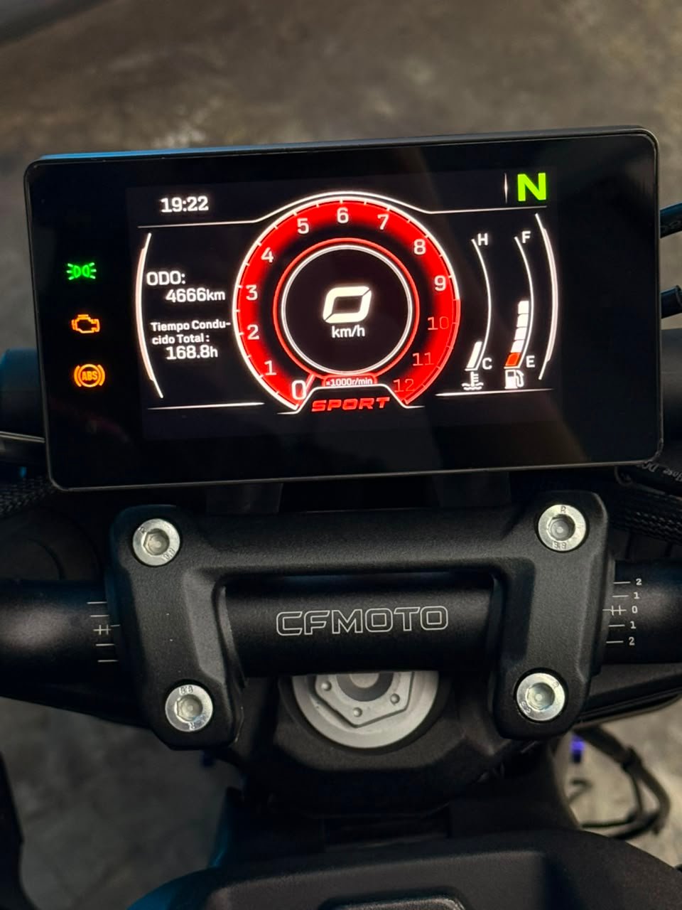 CFMOTO 300NK 2025