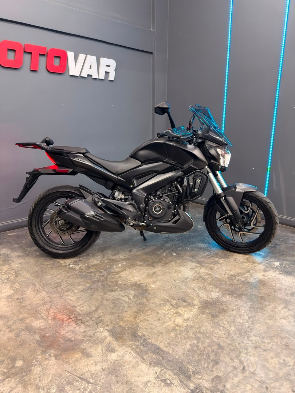 BAJAJ DOMINAR 400 2023