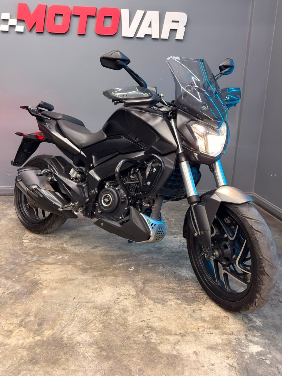 BAJAJ DOMINAR 400 2023