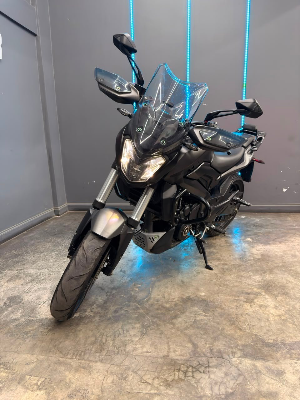 BAJAJ DOMINAR 400 2023