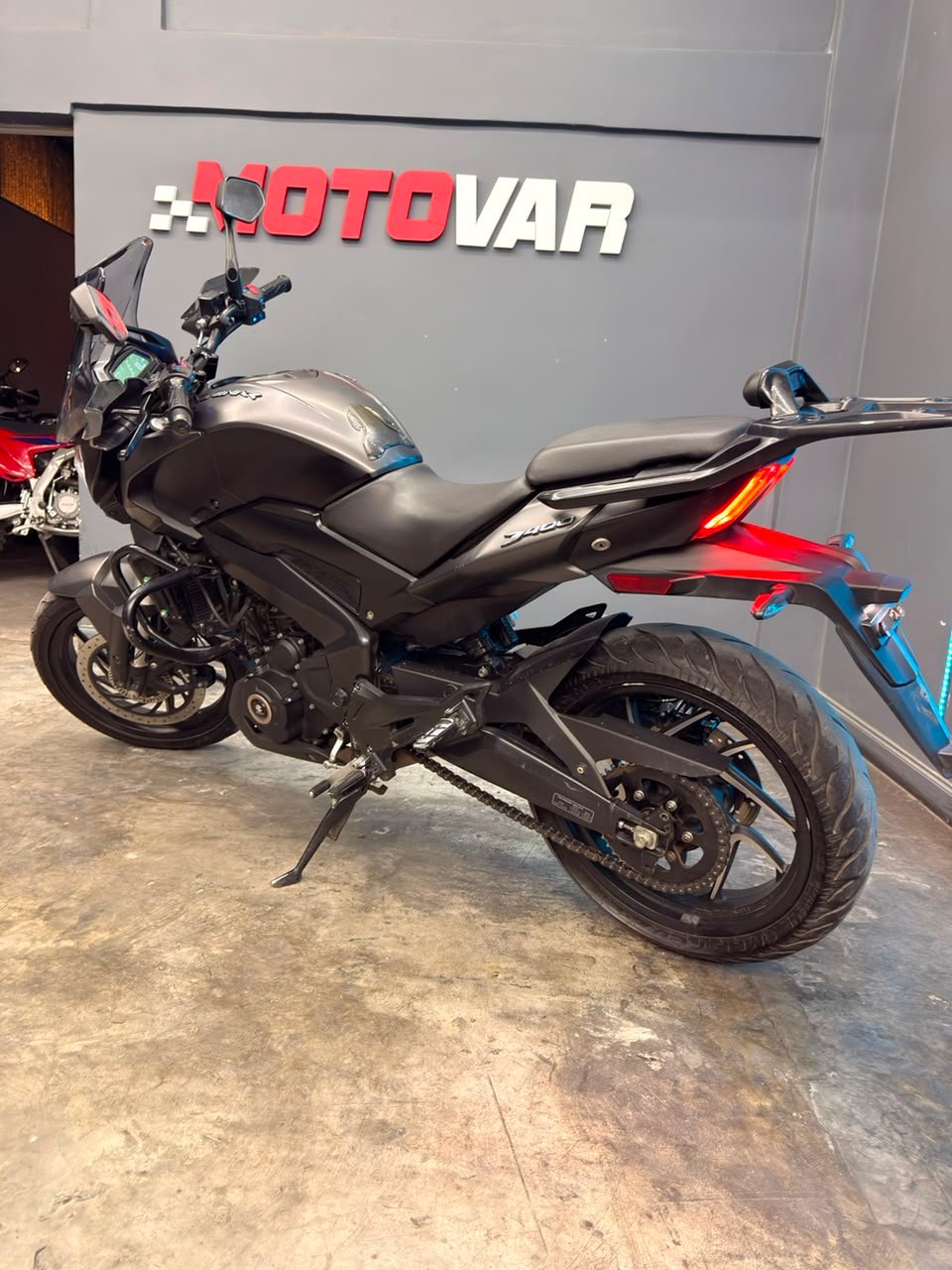 BAJAJ DOMINAR 400 2023