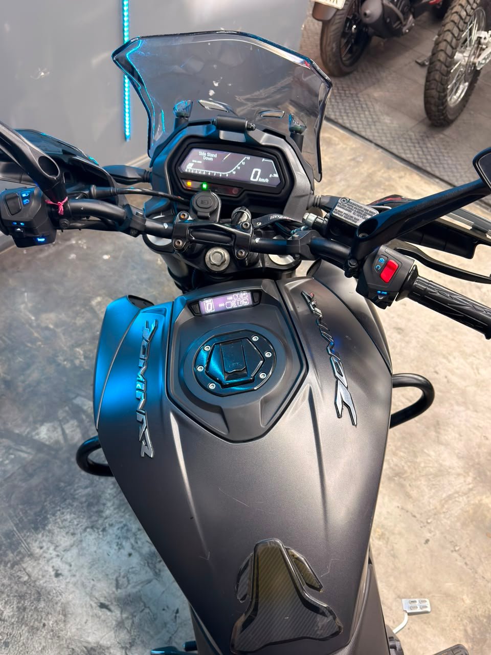 BAJAJ DOMINAR 400 2023