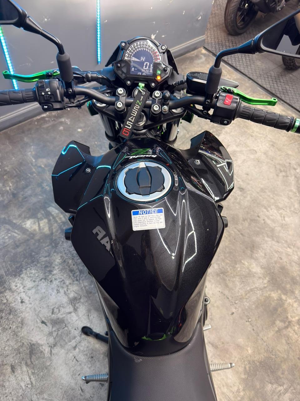 KAWASAKI Z400 2023