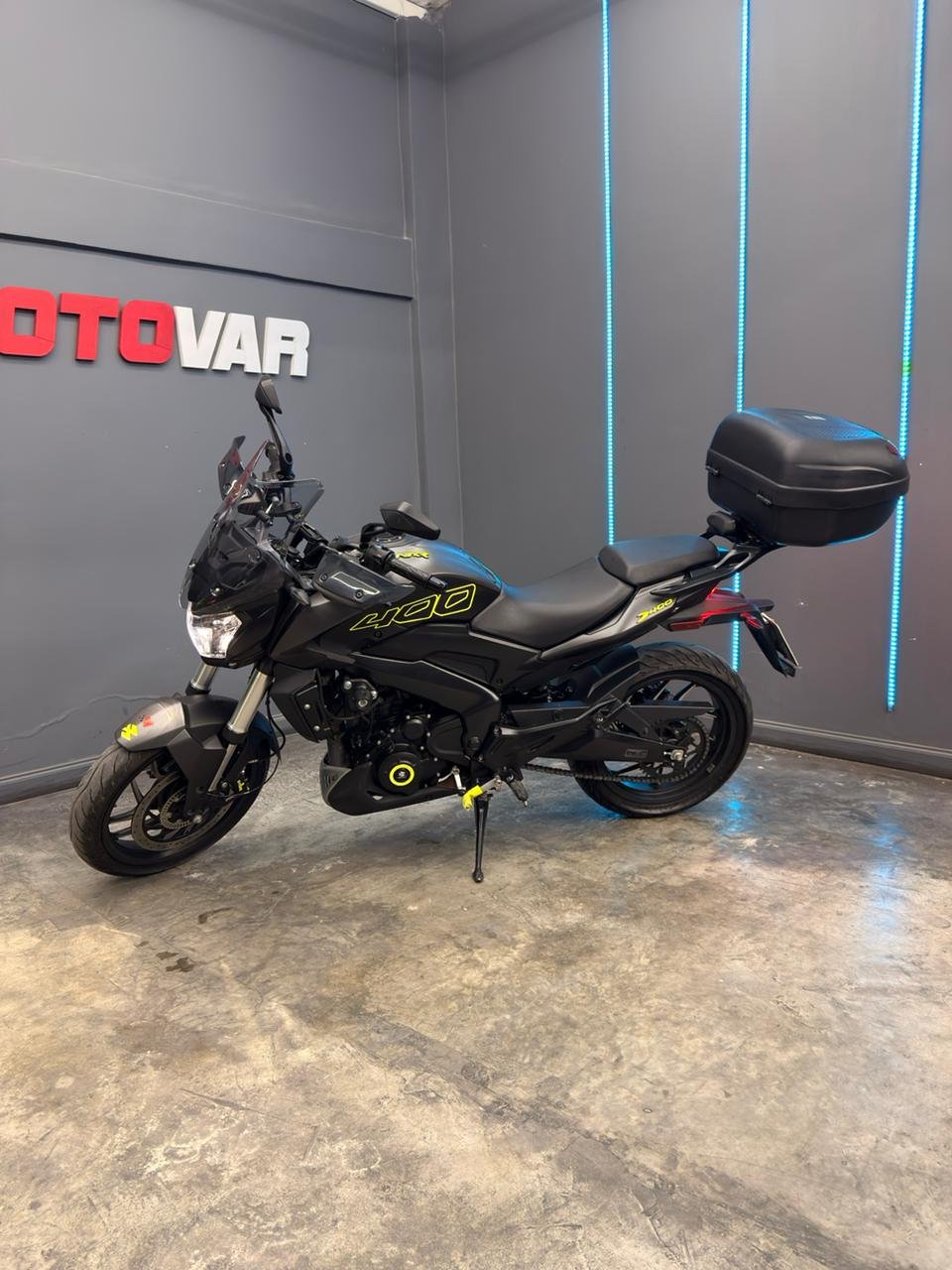 BAJAJ DOMINAR 400 2025