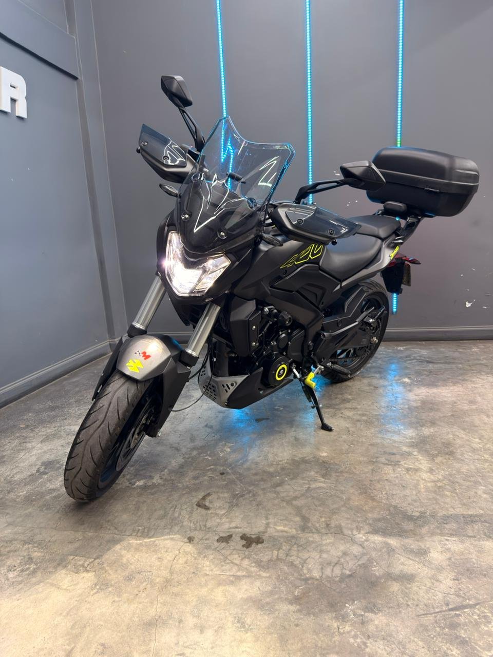 BAJAJ DOMINAR 400 2025