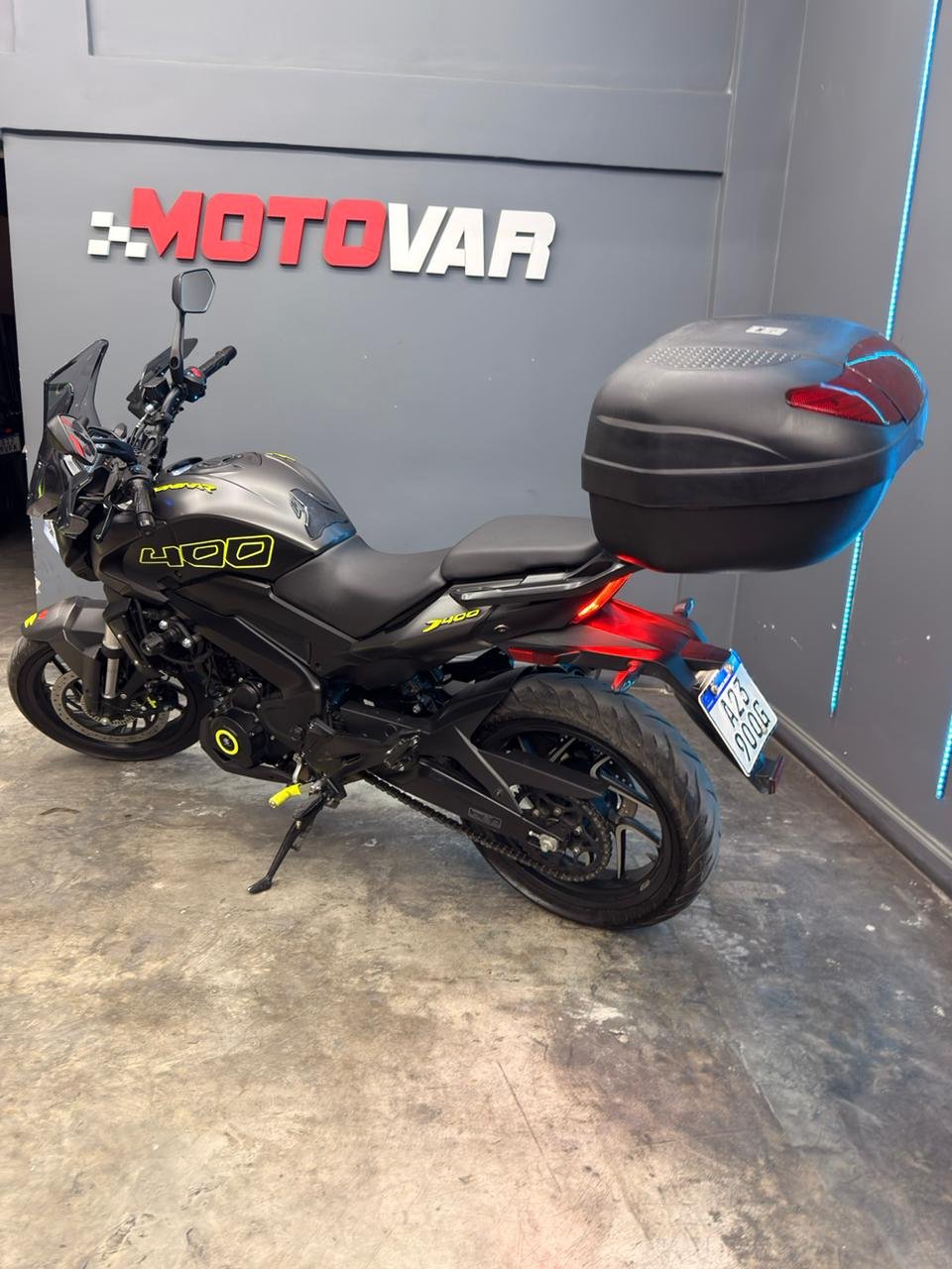 BAJAJ DOMINAR 400 2025