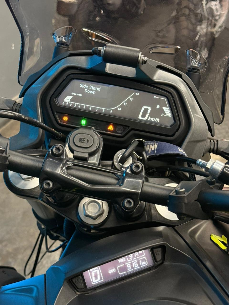 BAJAJ DOMINAR 400 2025