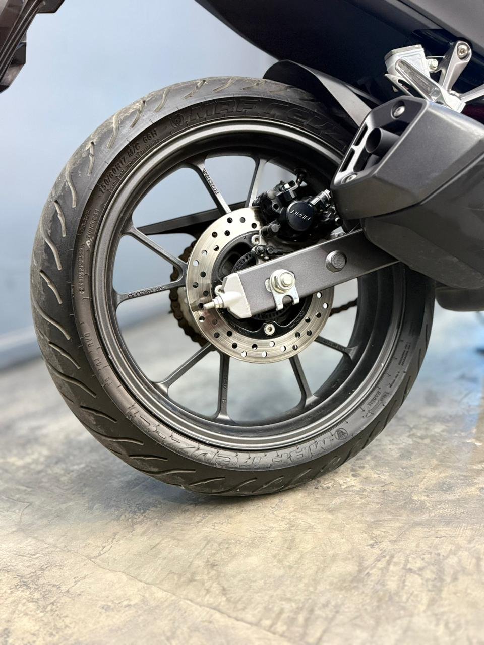 HONDA CB300 2024