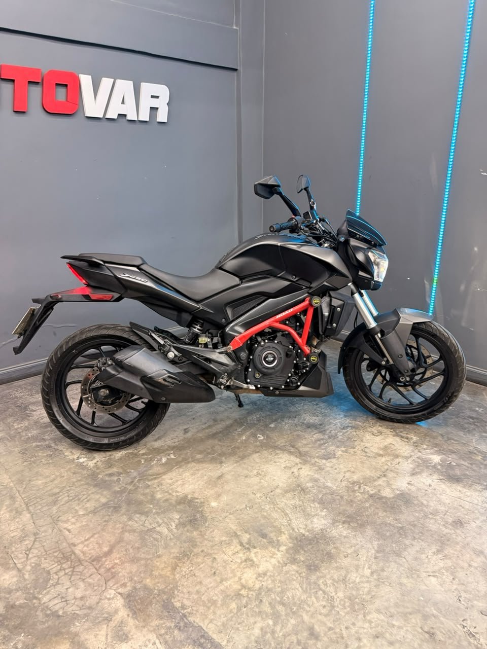 BAJAJ DOMINAR 250 2023