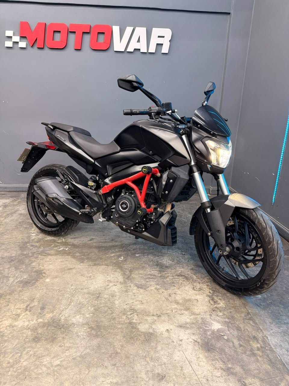 BAJAJ DOMINAR 250 2023