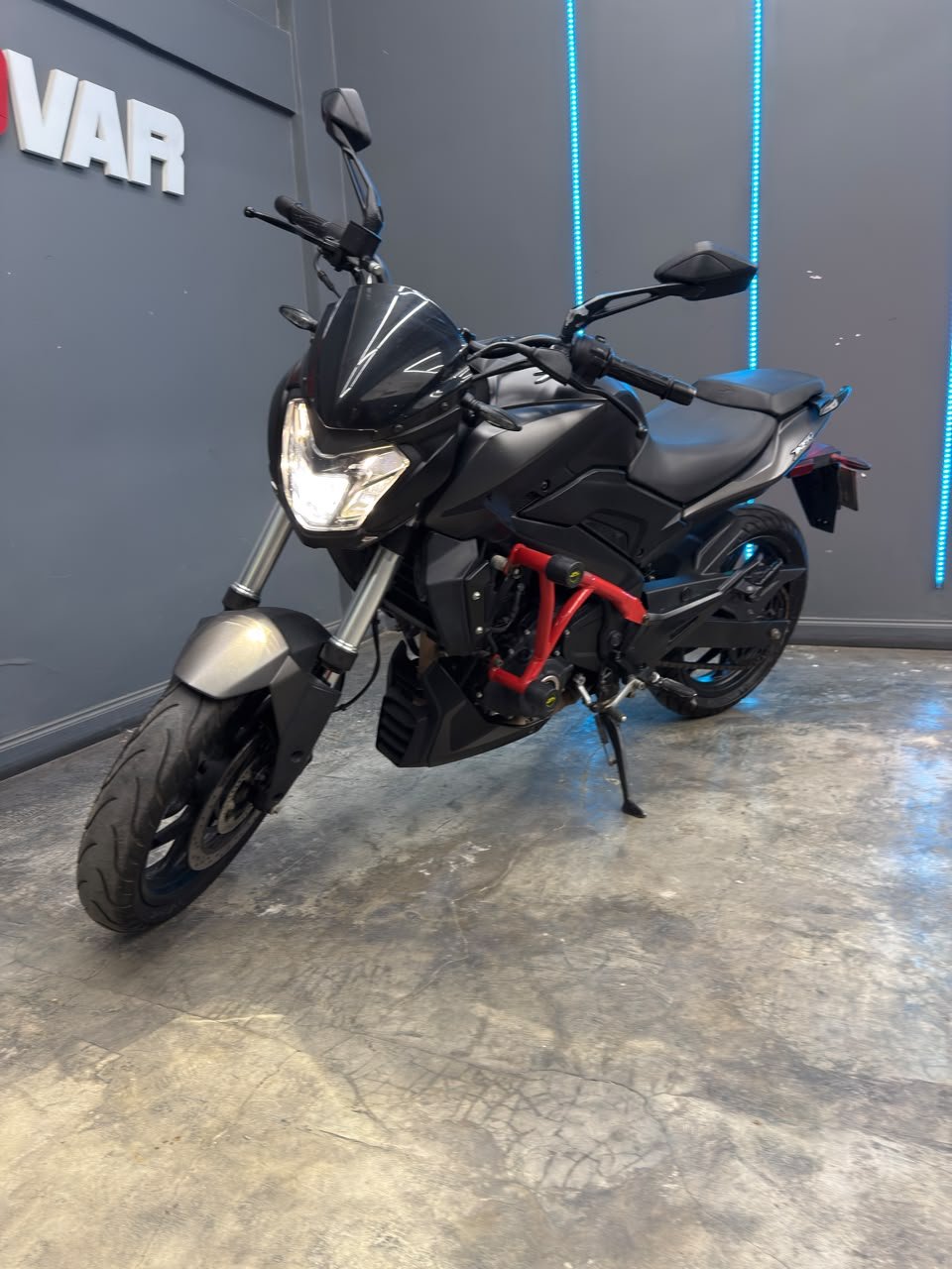 BAJAJ DOMINAR 250 2023