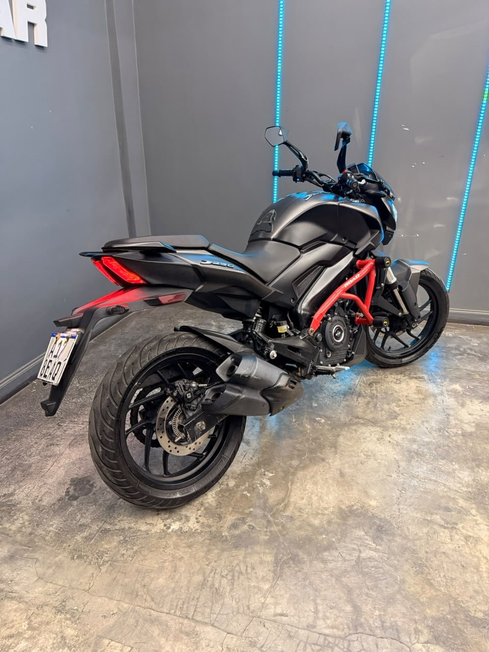 BAJAJ DOMINAR 250 2023