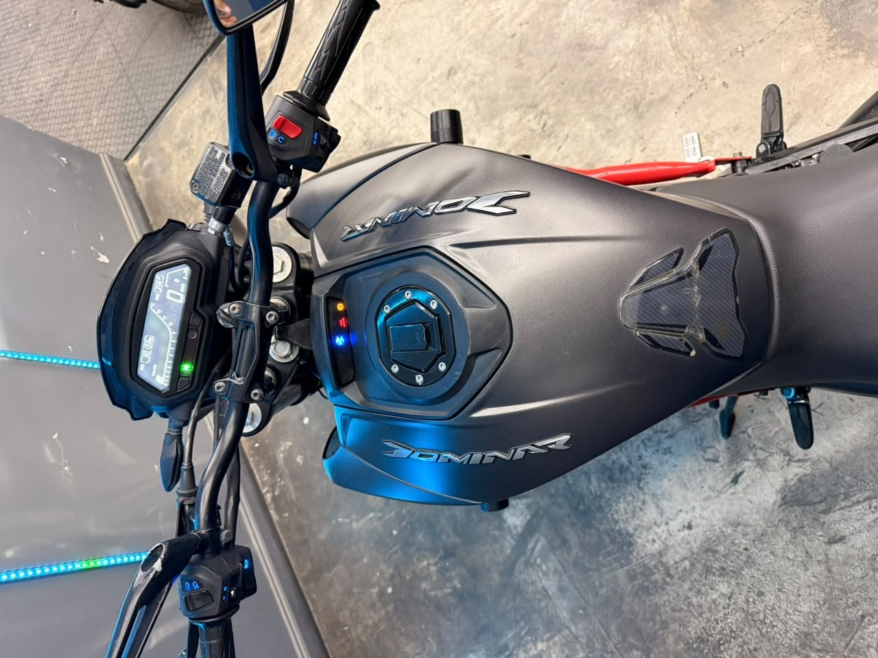BAJAJ DOMINAR 250 2023