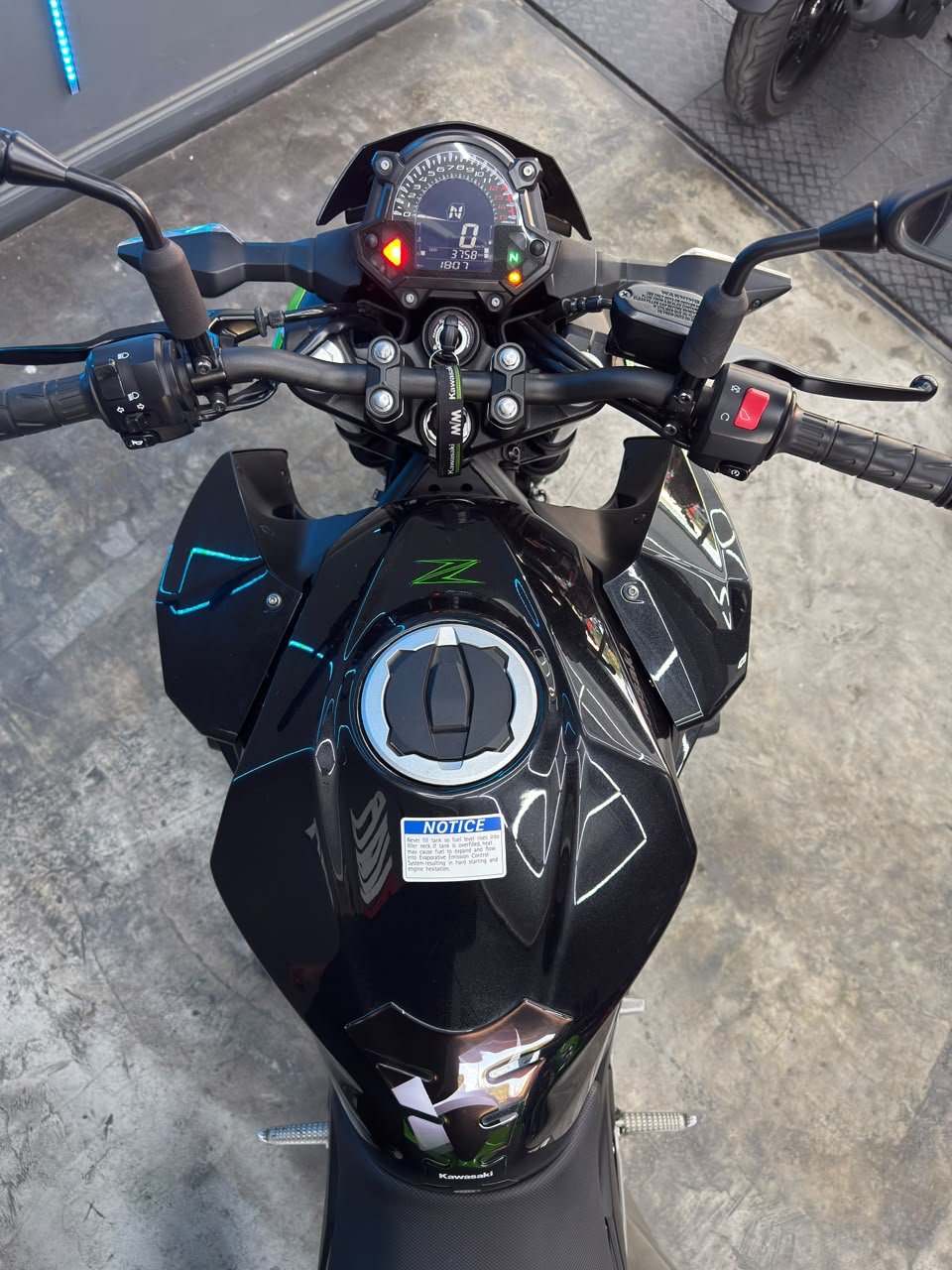 KAWASAKI Z400 2023
