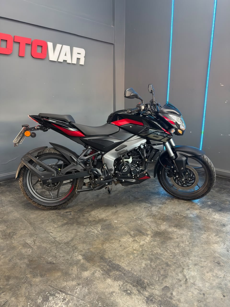BAJAJ ROUSER NS160 2026