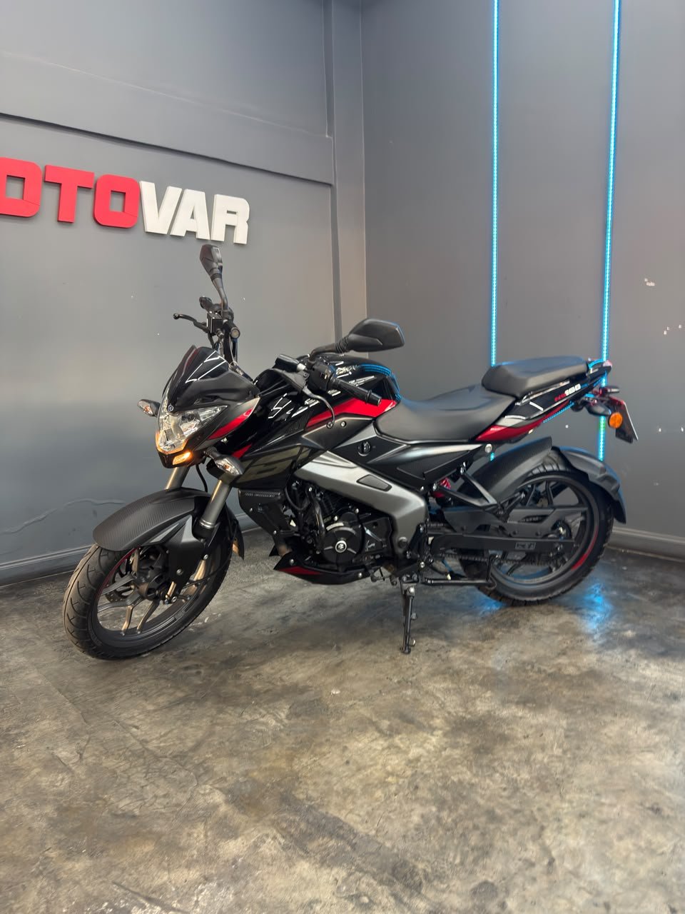 BAJAJ ROUSER NS160 2026