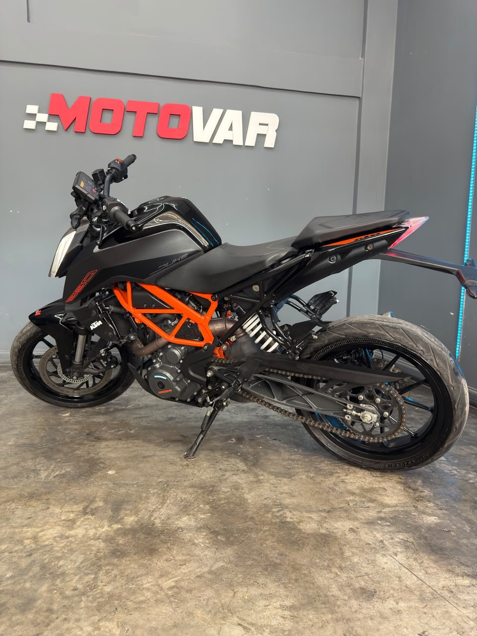 KTM DUKE 390 2024