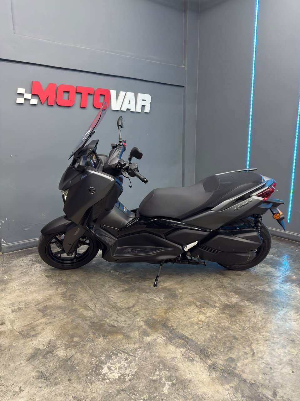 YAMAHA XMAX
