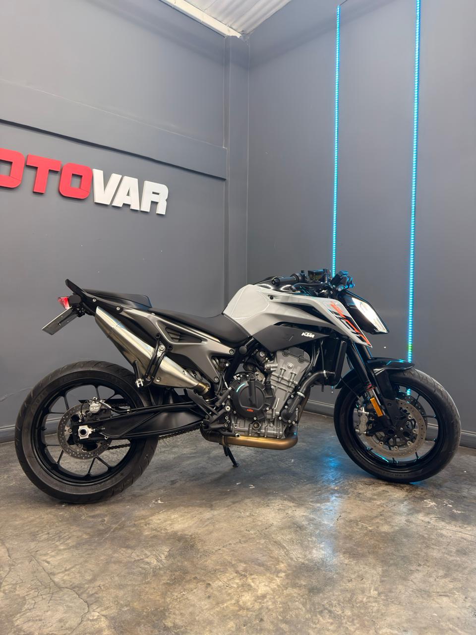 KTM DUKE 790
