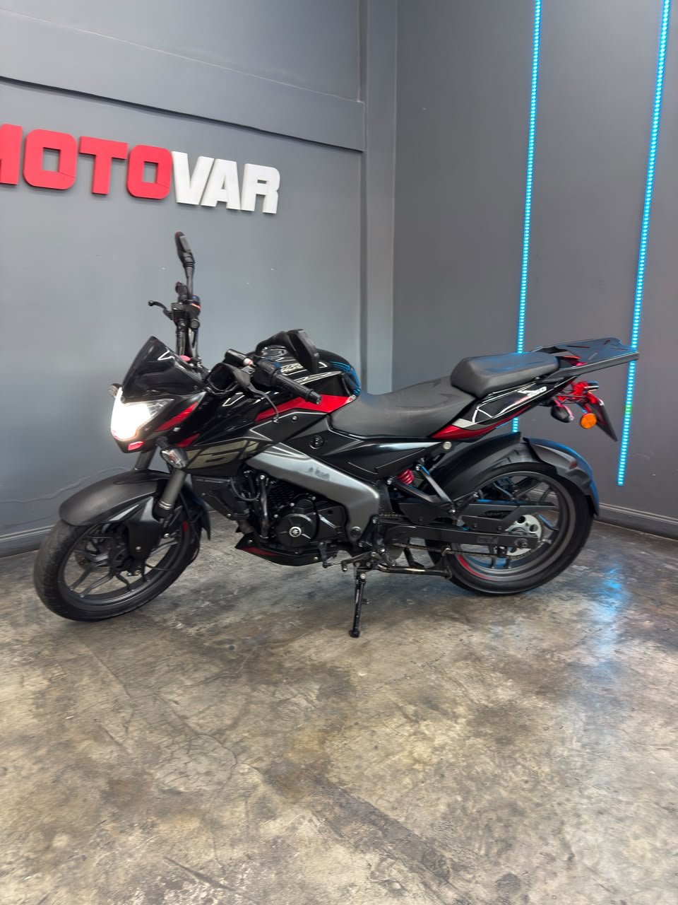BAJAJ ROUSER NS160 2025