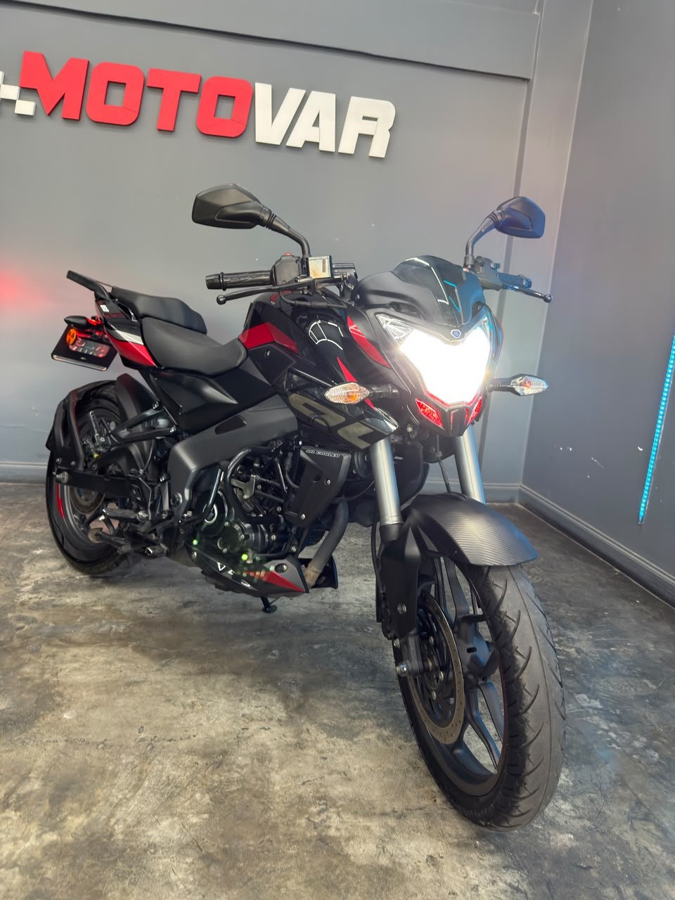 BAJAJ ROUSER NS160 2025