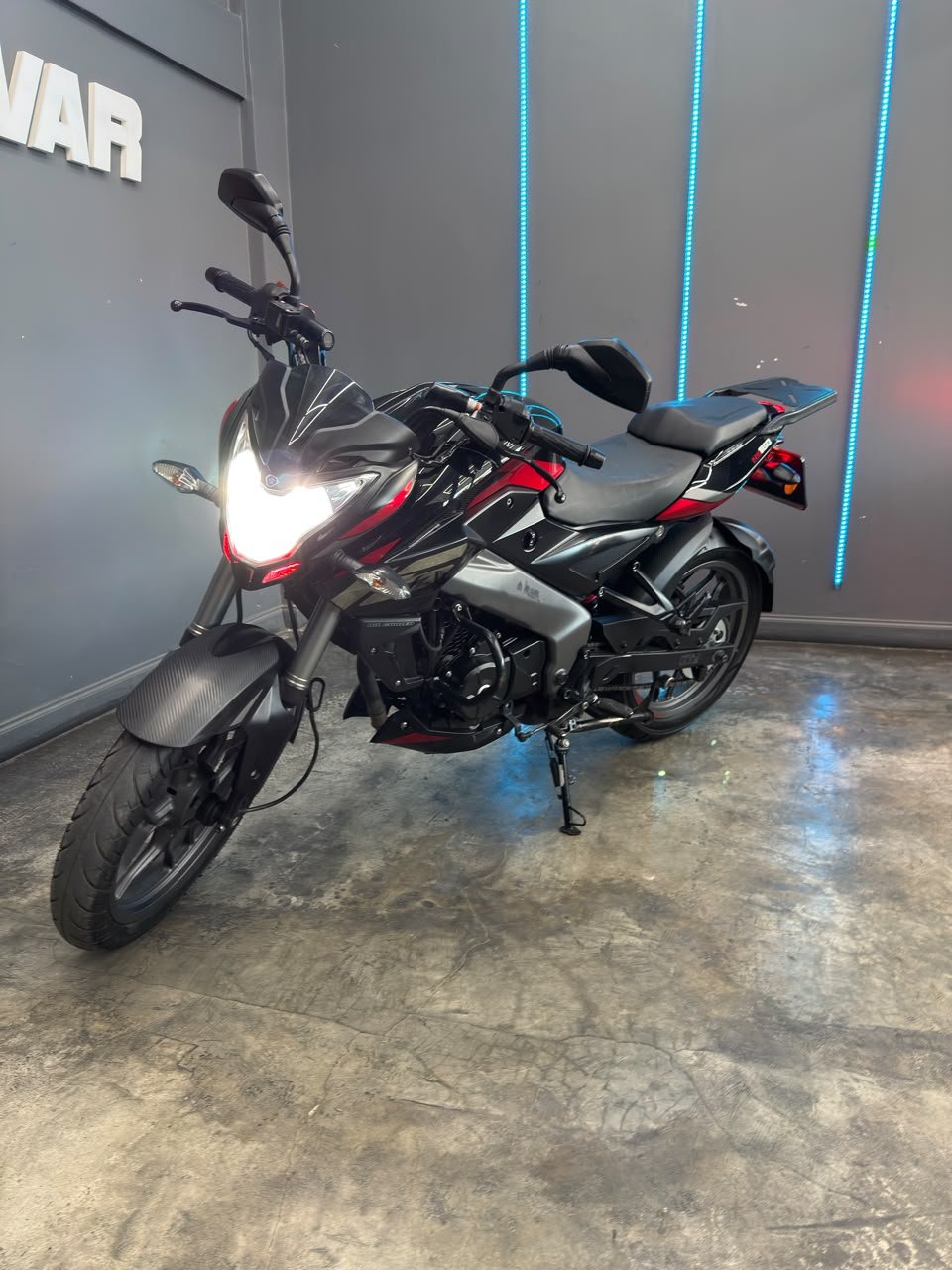 BAJAJ ROUSER NS160 2025