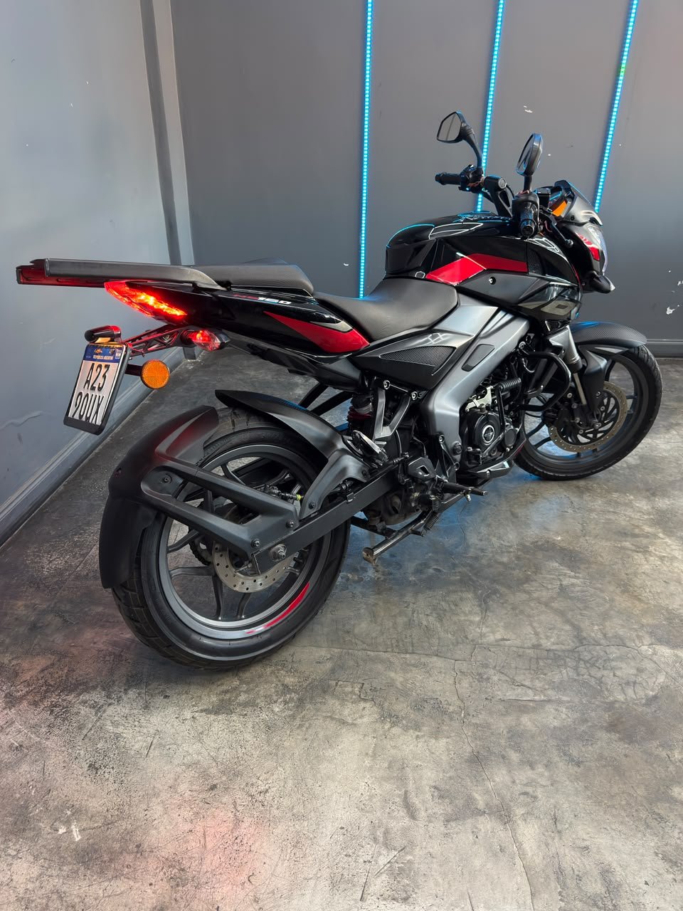 BAJAJ ROUSER NS160 2025