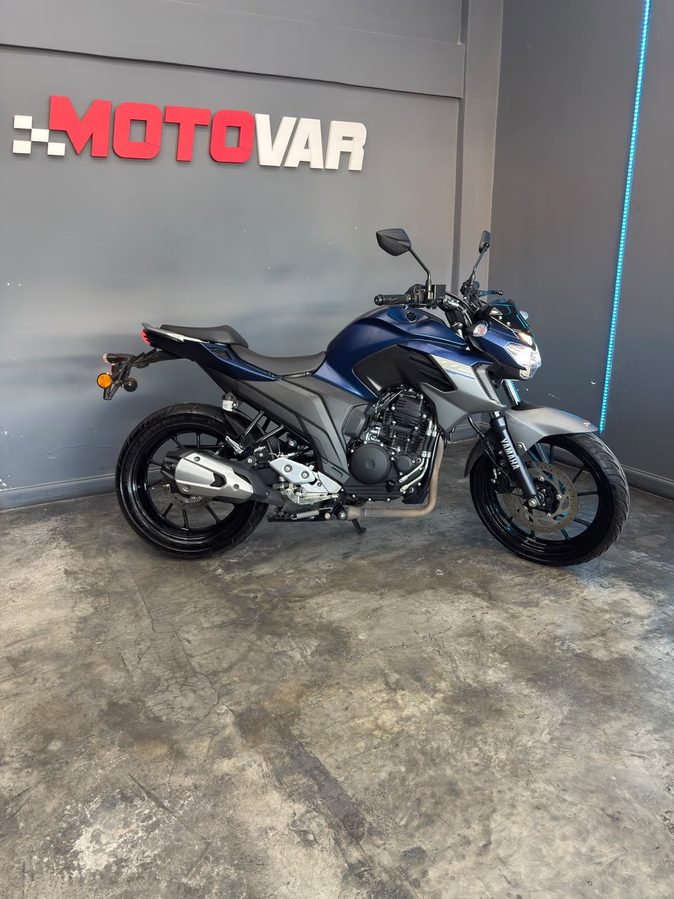 YAMAHA FZ 250