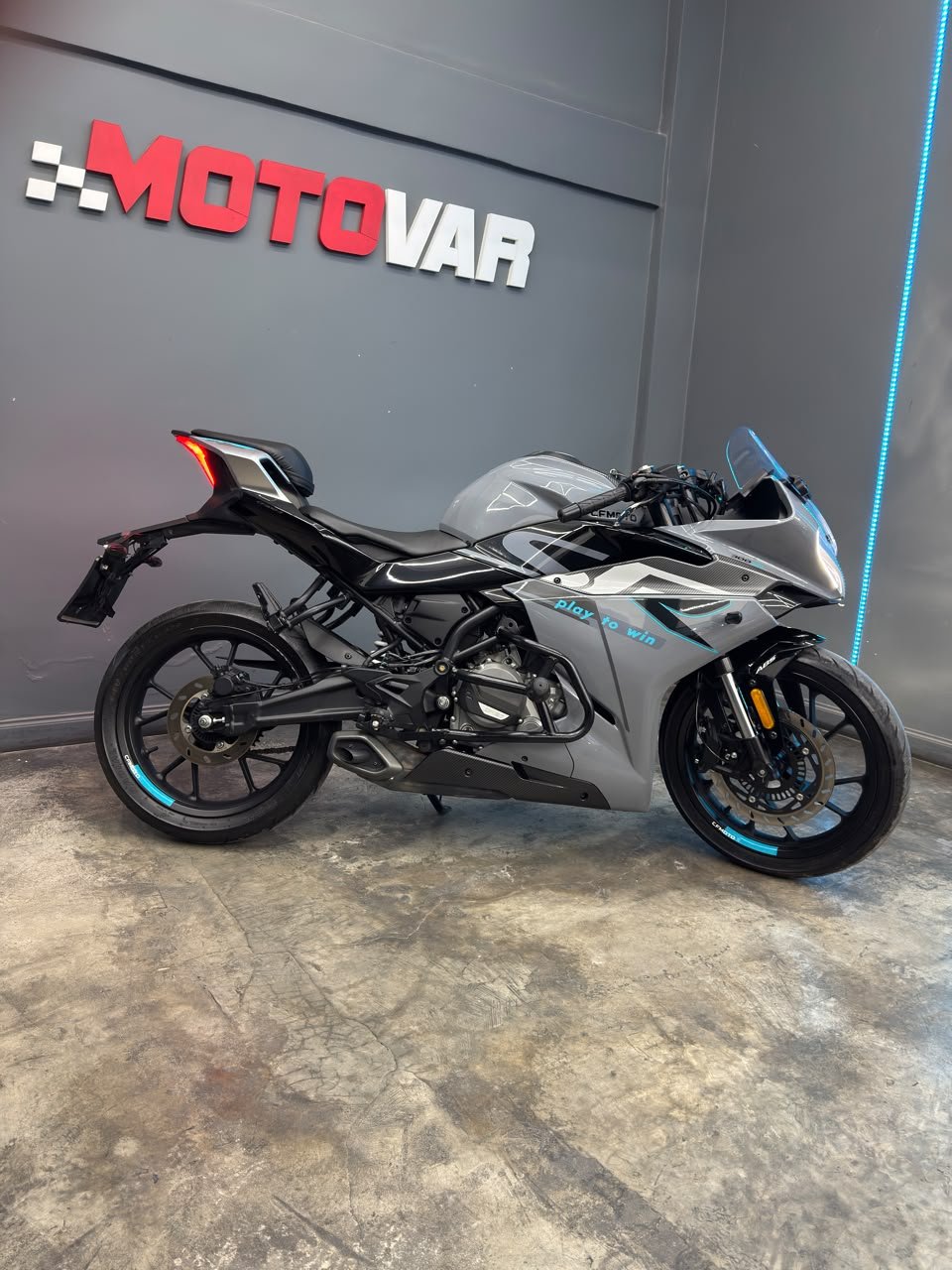 CFMOTO 300SR