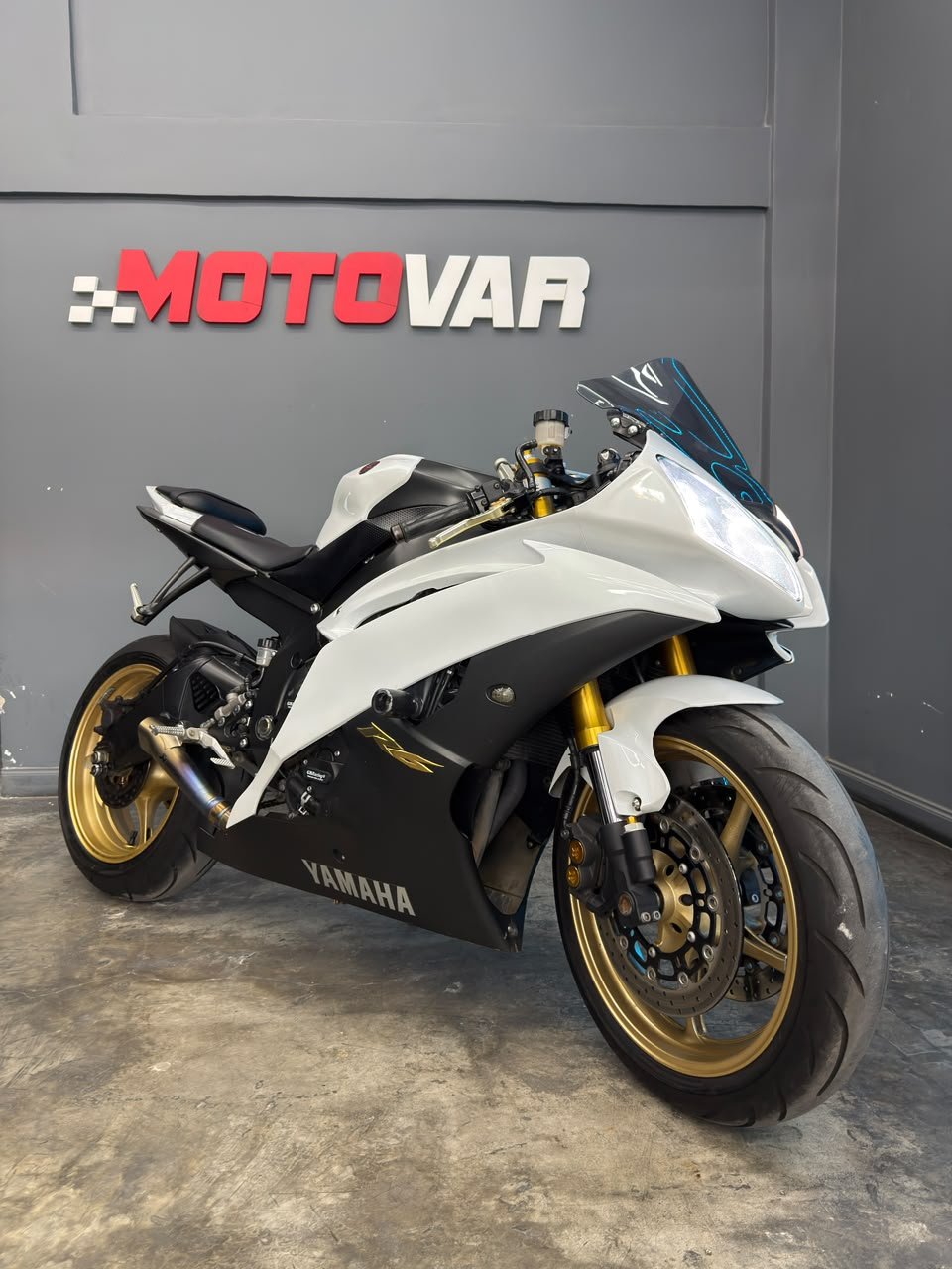 YAMAHA R6