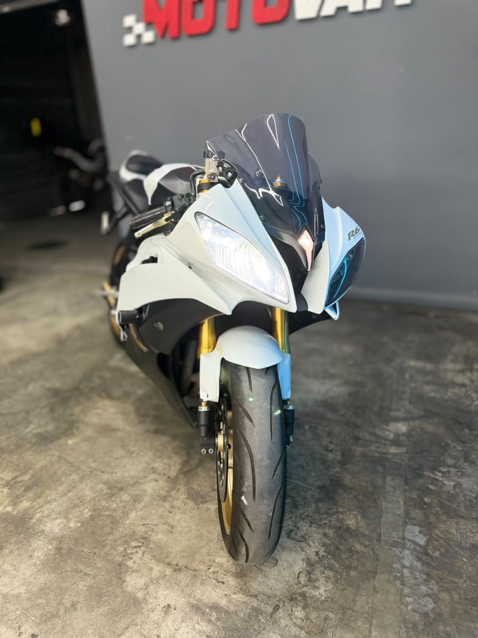 YAMAHA R6