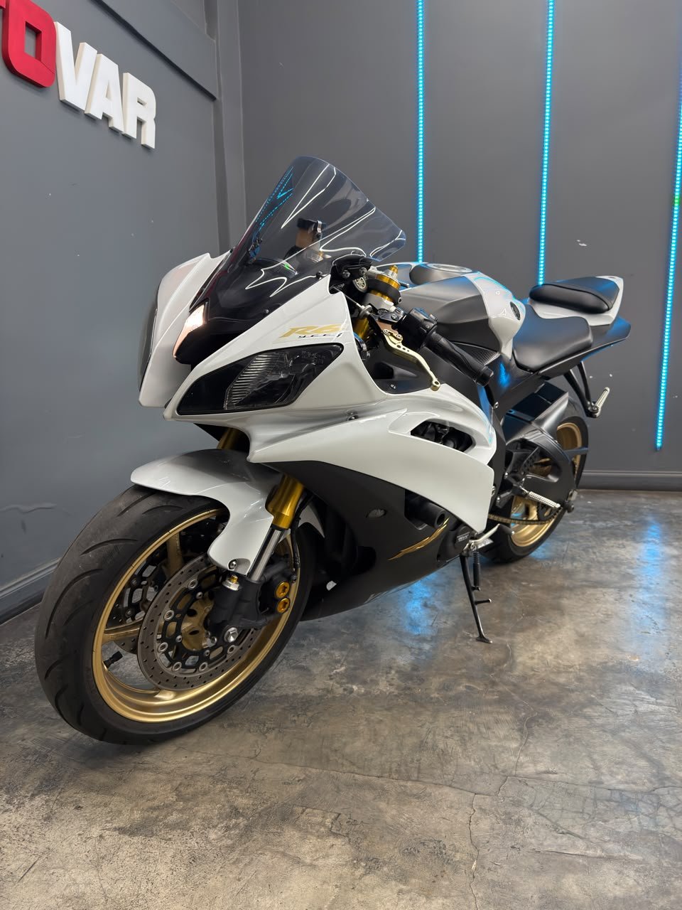 YAMAHA R6