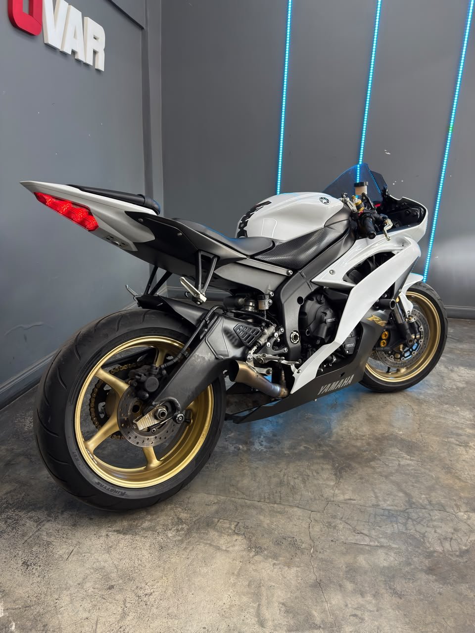 YAMAHA R6