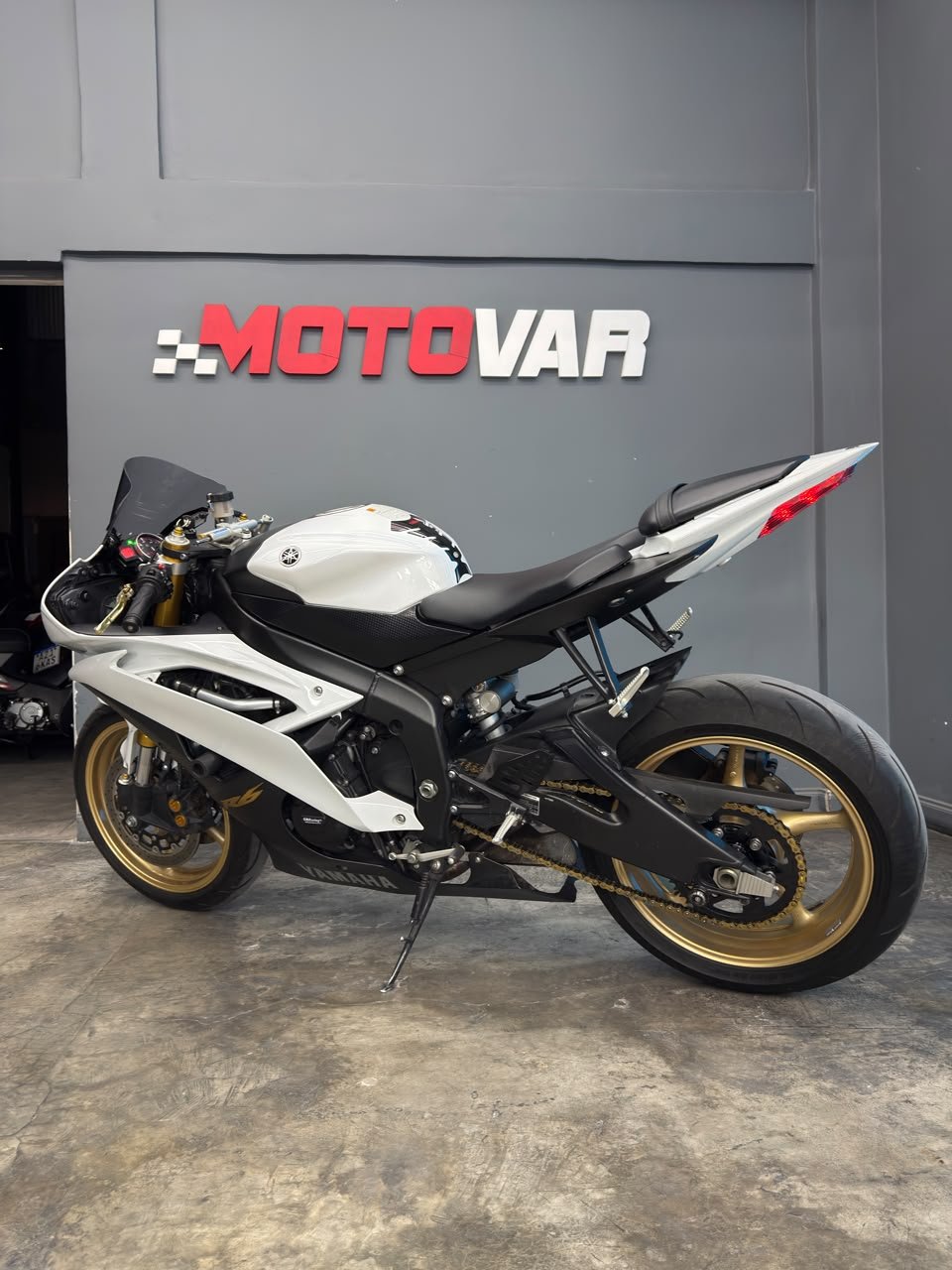 YAMAHA R6
