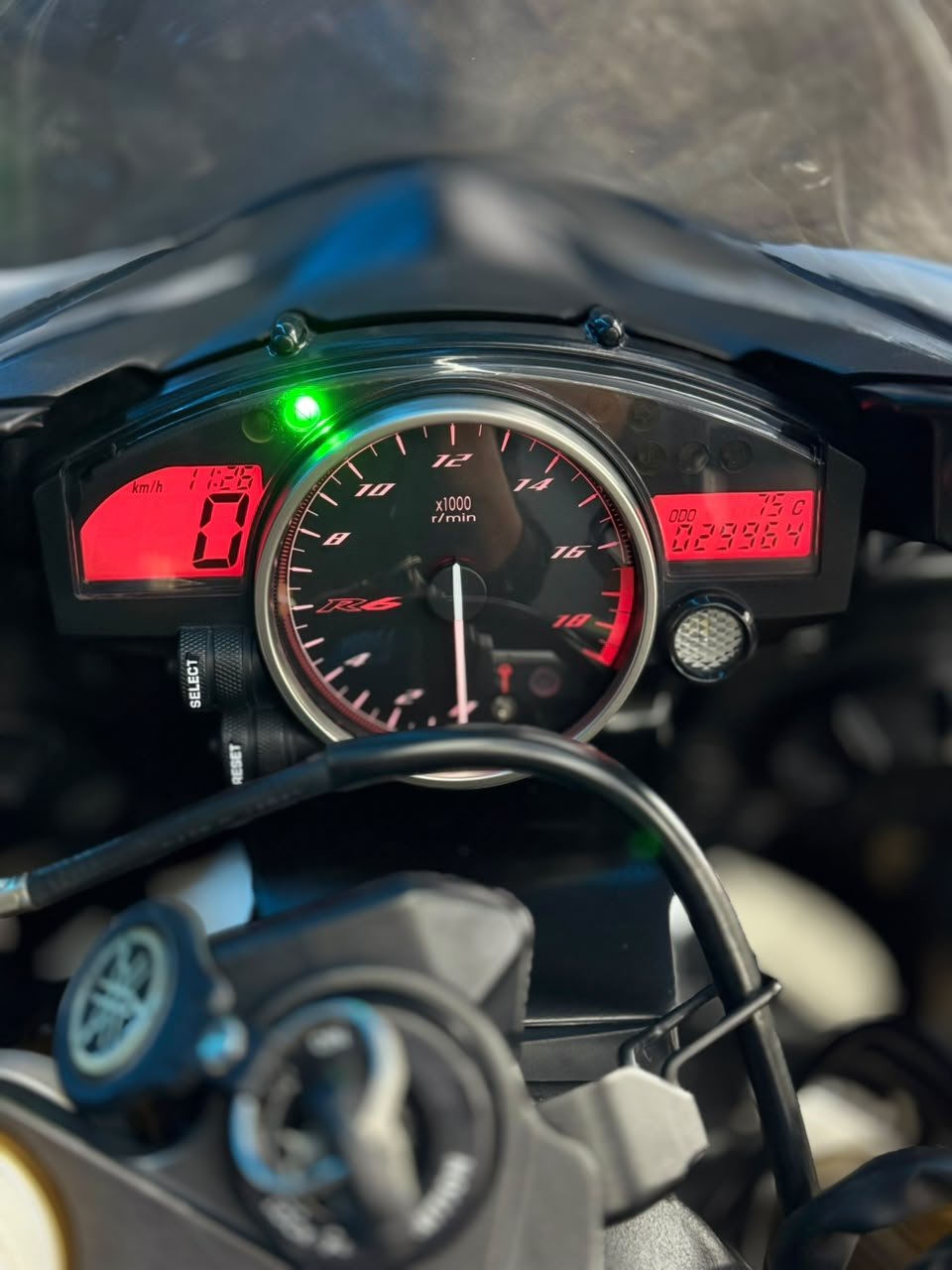 YAMAHA R6