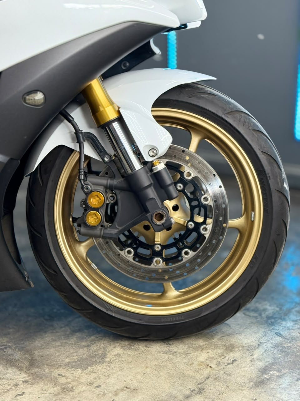 YAMAHA R6