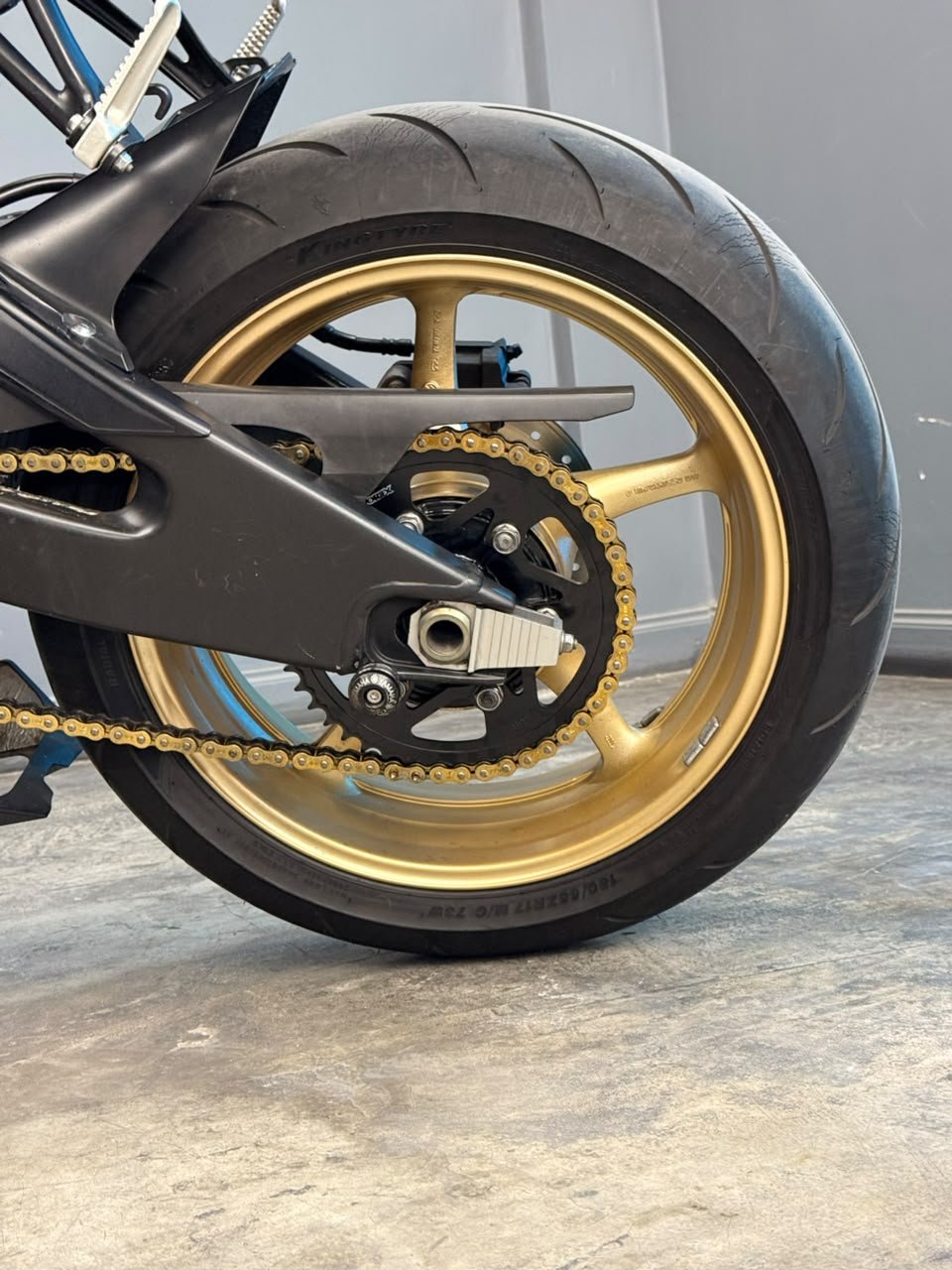 YAMAHA R6