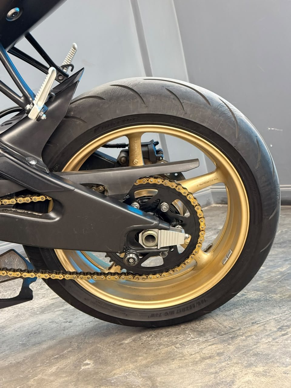 YAMAHA R6