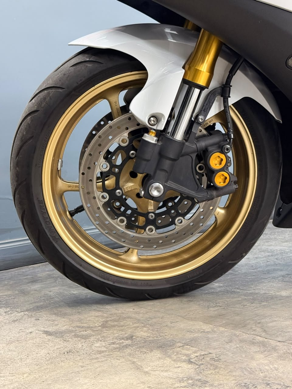 YAMAHA R6