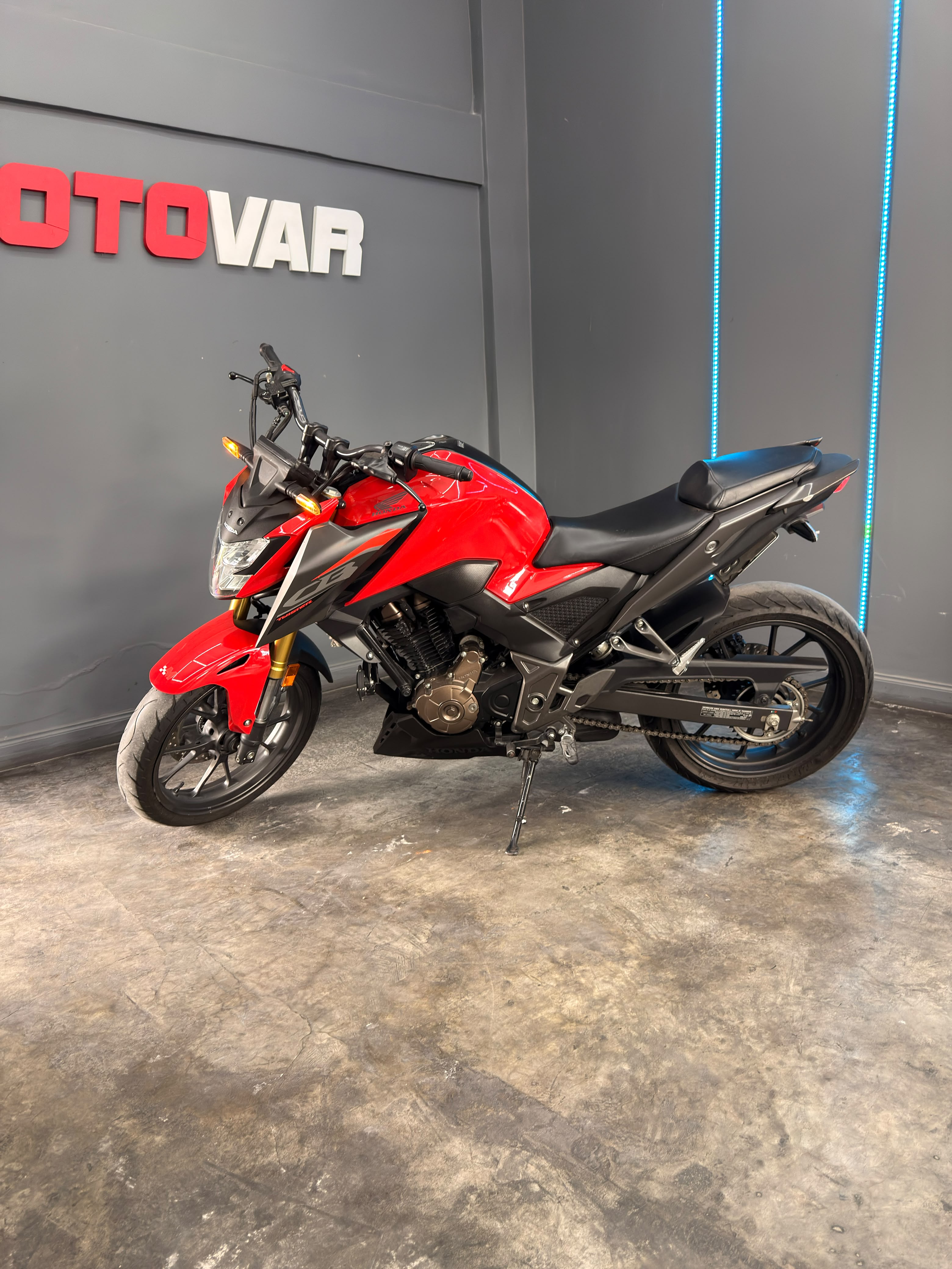 HONDA CB300 2024