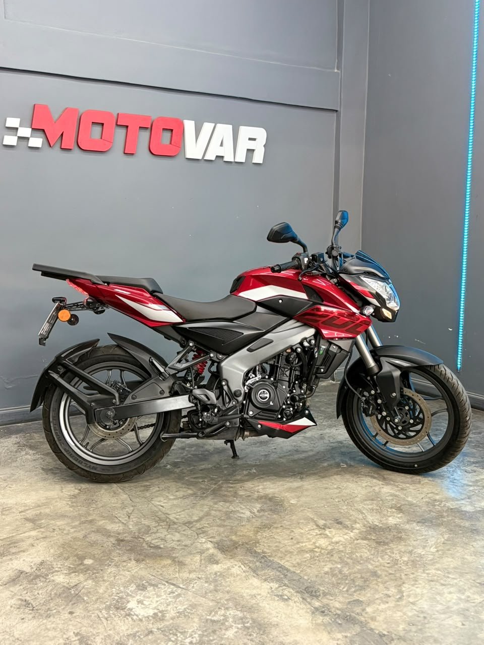 BAJAJ ROUSER 200 2026