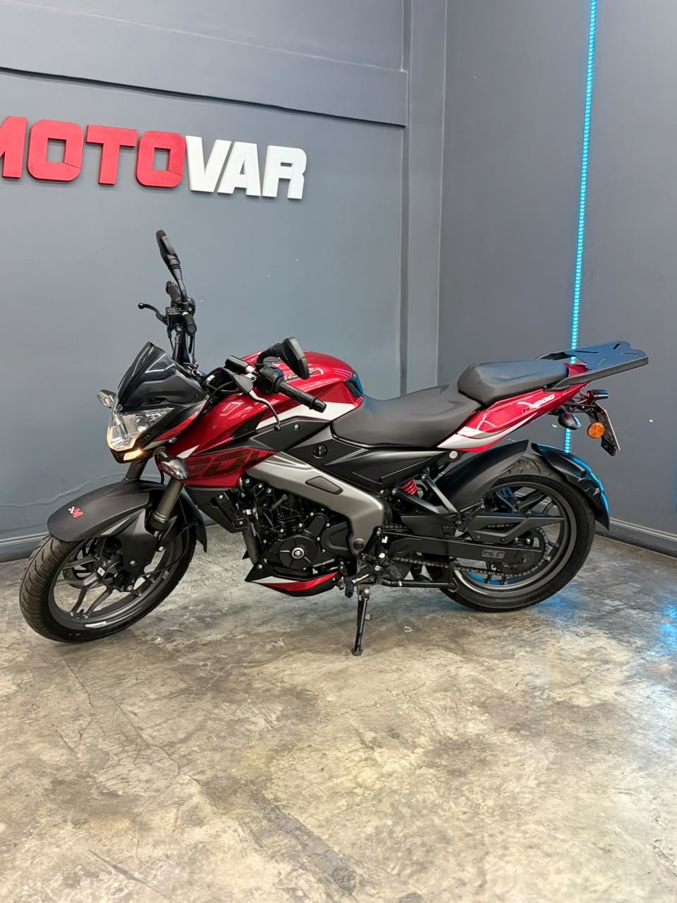 BAJAJ ROUSER 200 2026