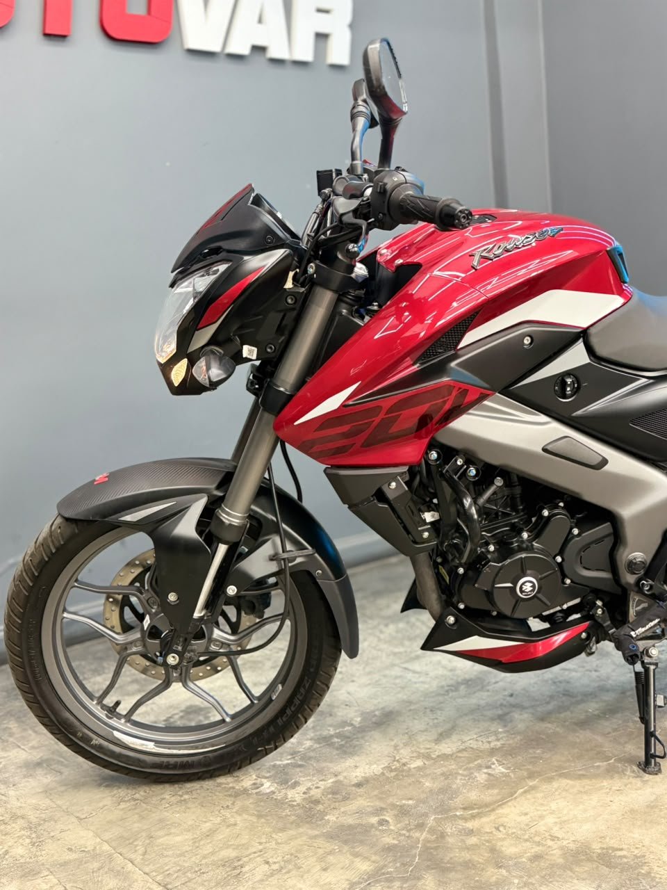BAJAJ ROUSER 200 2026