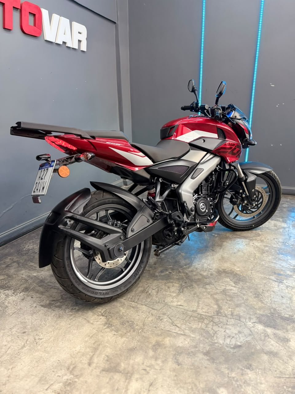BAJAJ ROUSER 200 2026