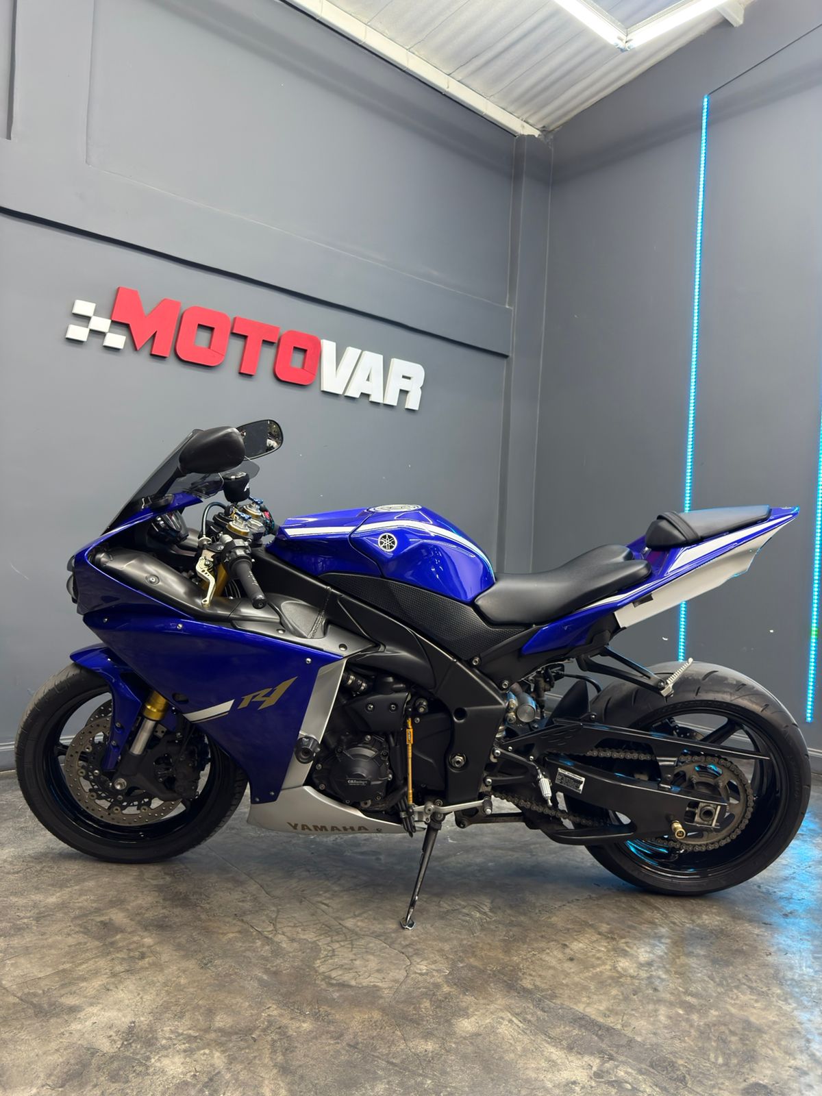 YAMAHA R1 2012