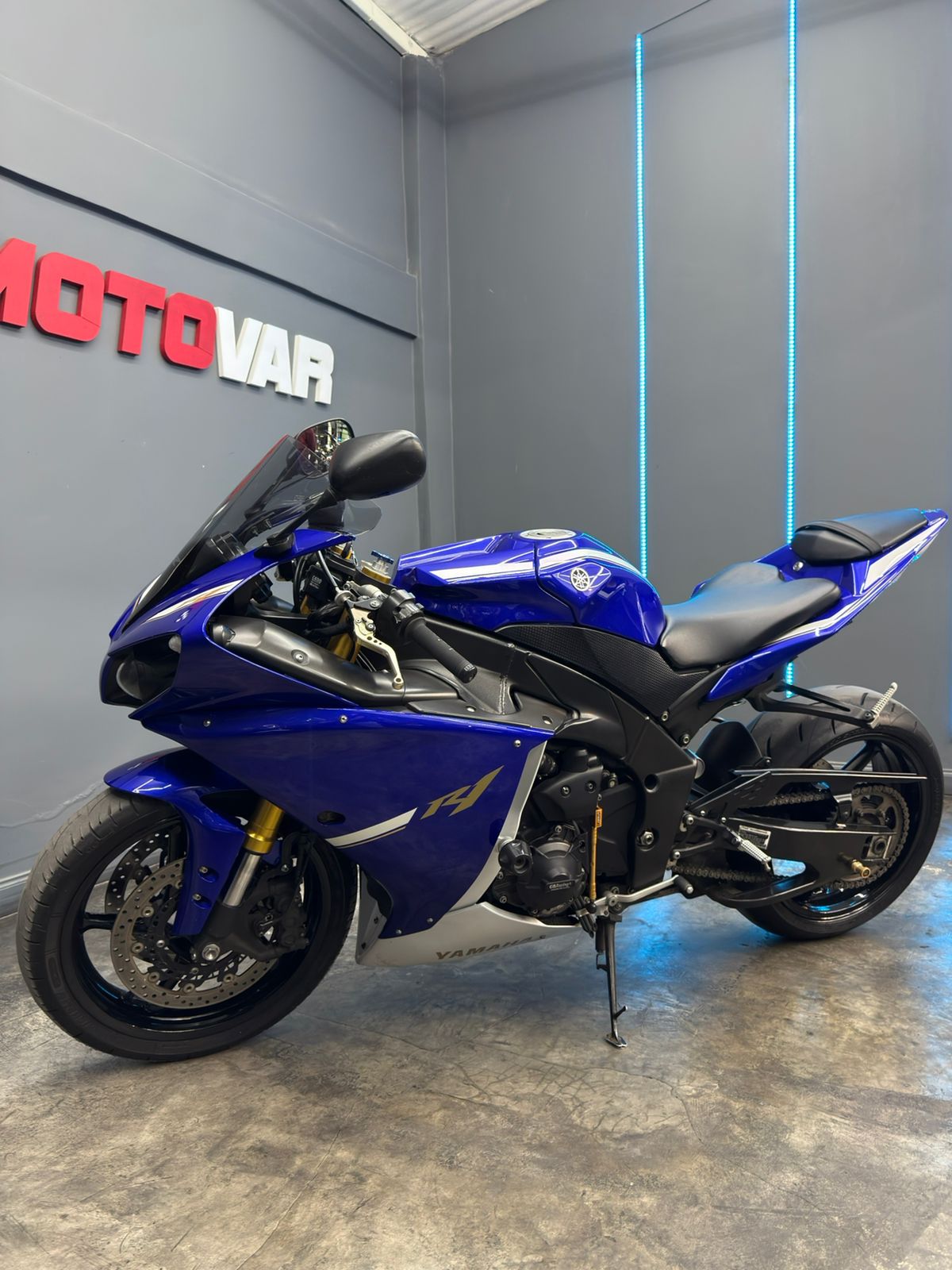 YAMAHA R1 2012